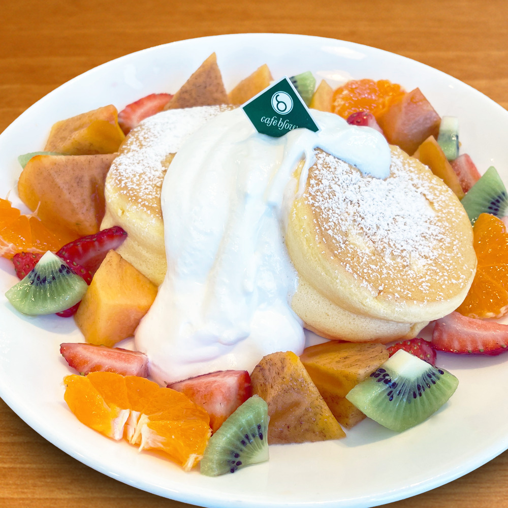 かつらぎフルーツパンケーキと苺のテイクアウトパンケーキが期間限定で登場 大阪のパンケーキカフェ Cafeblow