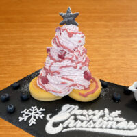 12月の新作パンケーキはクリスマスにピッタリのマウンテンパンケーキ！