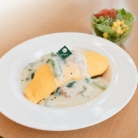 11月の新作はあったかホワイトソースがとろけるオムライスとパンケーキ！